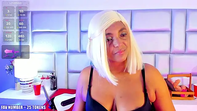 LovelyNickii online show from November 5, 12:49 pm