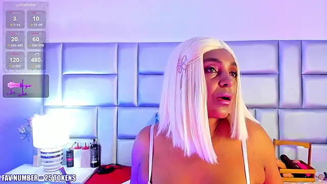 LovelyNickii online show from November 19, 1:00 pm