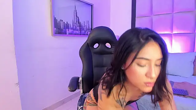 Snapshot of MeganPresleyy chatting on June 12, 2:27 pm MeganPresleyy online show from June 12, 2:27 pm