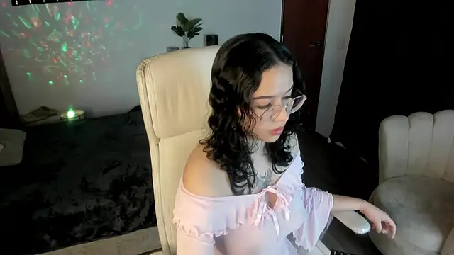 Snapshot of Renaxi_Smith chatting on September 13, 7:13 pm Renaxi Smith online show from September 13, 7:13 pm