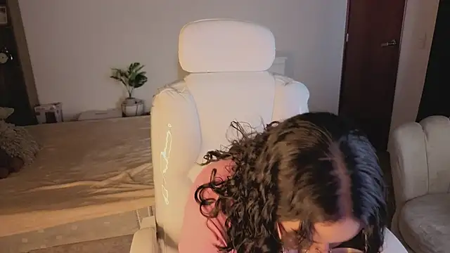 Snapshot of Renaxi_Smith chatting on December 13, 7:53 pm Renaxi Smith online show from December 13, 7:53 pm