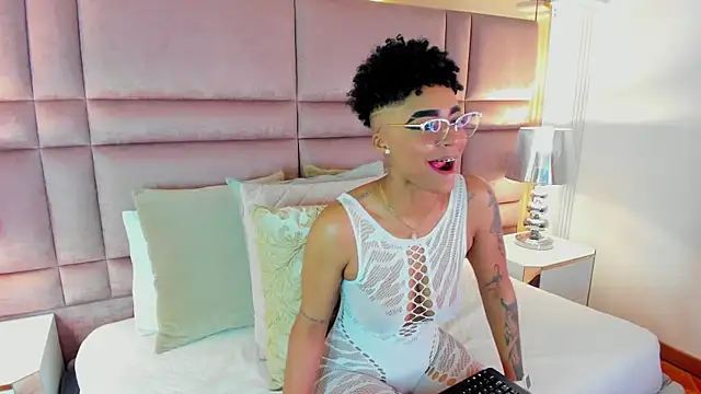 LuciaWallace online show from September 27, 3:33 am