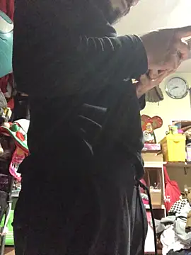 leonardohot1987 online show from February 4, 5:10 am