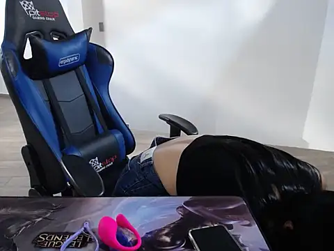 Snapshot of Francheskasmile chatting on February 24, 4:36 pm Francheskasmile online show from February 24, 4:36 pm