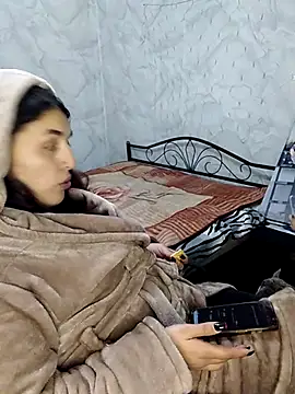 Rosanna Rennie online show from November 15, 9:00 pm