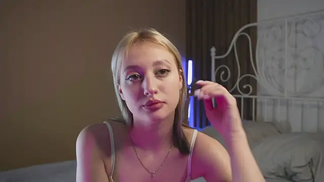 Snapshot of milasmiu chatting on January 25, 3:41 pm milasmiu online show from January 25, 3:41 pm