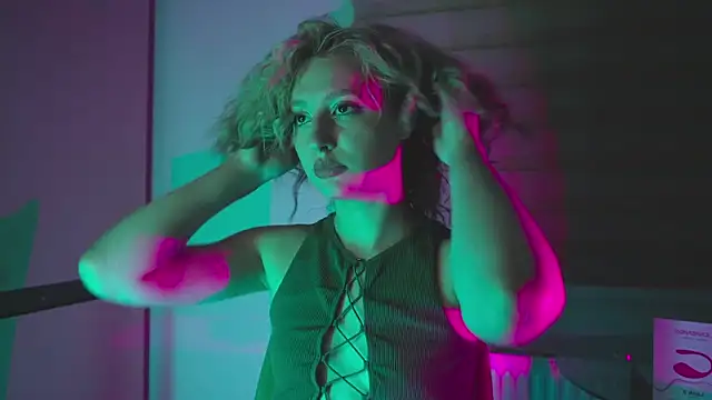 Snapshot of milasmiu chatting on January 28, 9:19 pm milasmiu online show from January 28, 9:19 pm