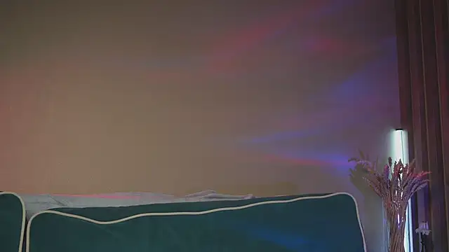 Snapshot of milasmiu chatting on February 11, 6:11 pm milasmiu online show from February 11, 6:11 pm