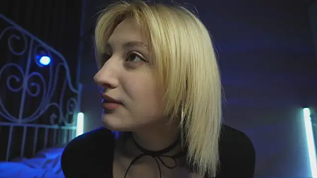 Snapshot of milasmiu chatting on February 15, 3:06 pm milasmiu online show from February 15, 3:06 pm