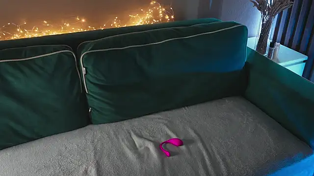 Snapshot of milasmiu chatting on February 18, 7:09 pm milasmiu online show from February 18, 7:09 pm