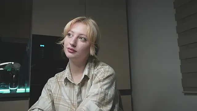 Snapshot of milasmiu chatting on February 21, 3:54 pm milasmiu online show from February 21, 3:54 pm