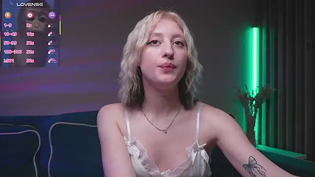 Snapshot of milasmiu chatting on March 4, 11:11 pm milasmiu online show from March 4, 11:11 pm