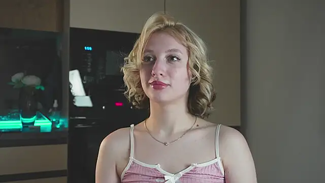 Snapshot of milasmiu chatting on March 14, 11:11 pm milasmiu online show from March 14, 11:11 pm