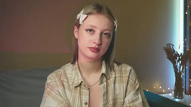 Snapshot of milasmiu chatting on March 21, 5:02 pm milasmiu online show from March 21, 5:02 pm