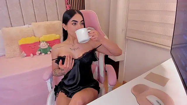 Snapshot of tamy_xoo chatting on June 5, 6:35 pm tamy xoo online show from June 5, 6:35 pm