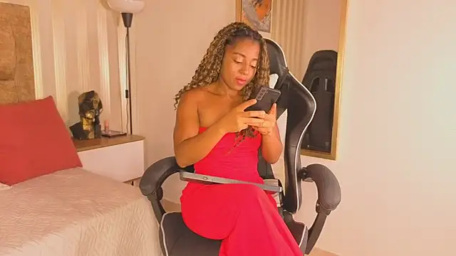 avis lara online show from March 19, 7:29 pm