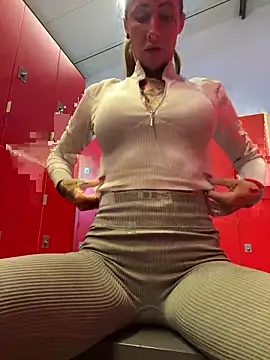 Snapshot of Black_sweet_Rose chatting on February 13, 10:34 am Black sweet Rose online show from February 13, 10:34 am