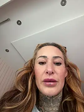 Snapshot of Black_sweet_Rose chatting on January 10, 2:19 pm Black sweet Rose online show from January 10, 2:19 pm