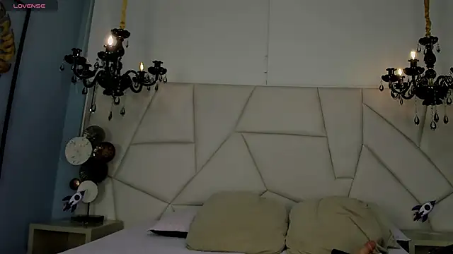 Aitana Hilton  online show from November 2, 11:45 am