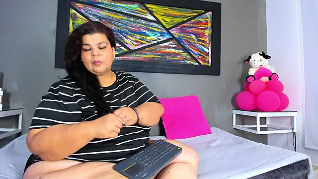 Charlotte curvy  online show from February 18, 8:05 pm