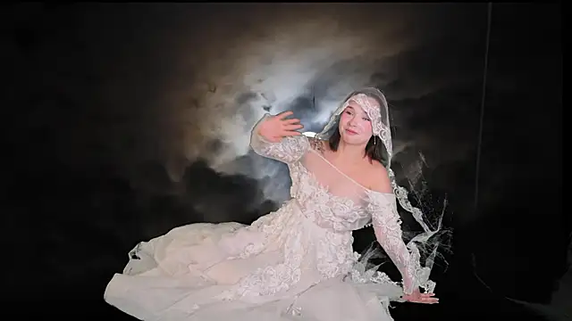 Bella Alita online show from October 31, 8:10 pm