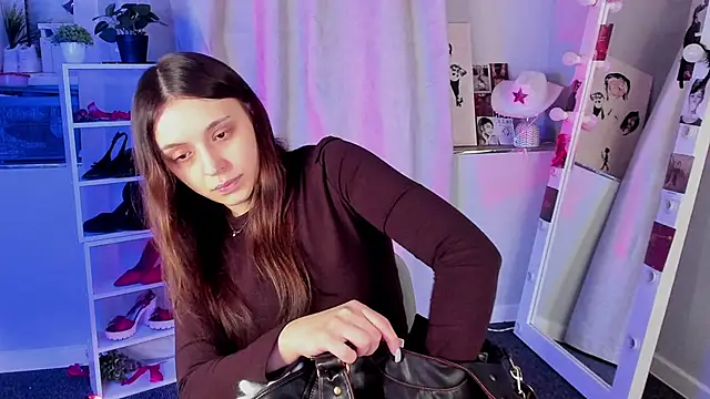 Sahara Shields online show from November 24, 10:04 am