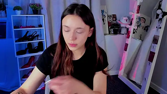 Sahara Shields online show from December 4, 7:50 am