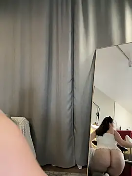 Snapshot of Kiss_My_Body chatting on April 18, 7:07 pm Kiss My Body online show from April 18, 7:07 pm