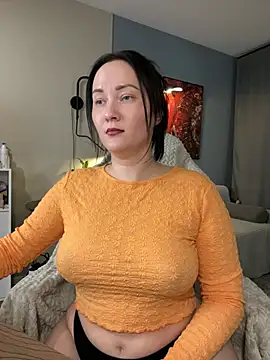 Snapshot of Kiss_My_Body chatting on April 21, 5:50 pm Kiss My Body online show from April 21, 5:50 pm