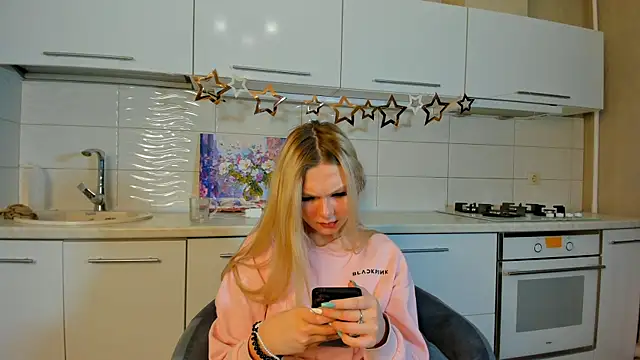 SynnoveEyre online show from February 7, 6:13 pm