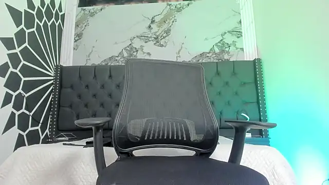 EthaanCox online show from March 9, 9:08 pm