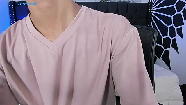 EthaanCox online show from March 24, 8:03 pm