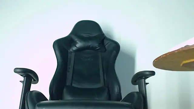 matteo rivas online show from April 3, 11:47 pm