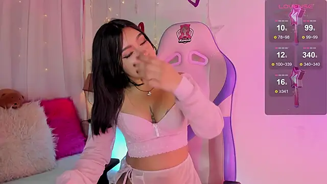 Snapshot of emma_soffia_ chatting on March 5, 6:12 pm emma soffia  online show from March 5, 6:12 pm