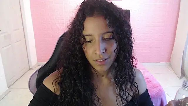 Snapshot of DULCE1609 chatting on April 21, 1:42 am DULCE1609 online show from April 21, 1:42 am