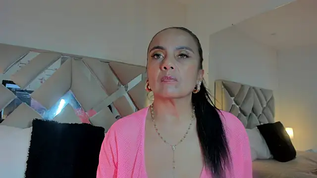 raquell moore online show from March 22, 7:09 pm