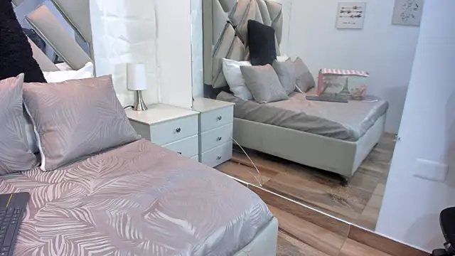 raquell moore online show from September 13, 4:18 pm