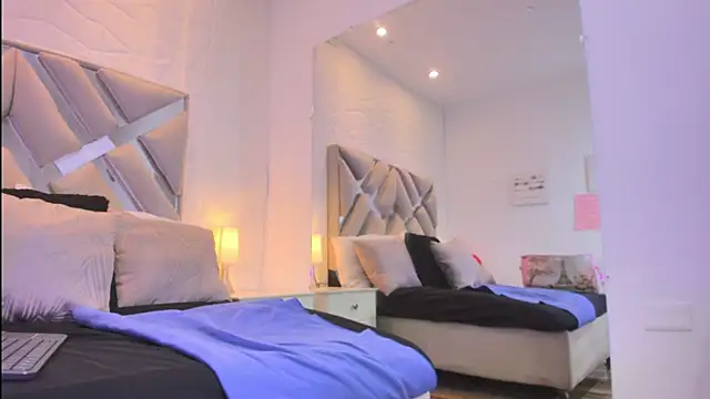 raquell moore online show from April 15, 12:45 pm