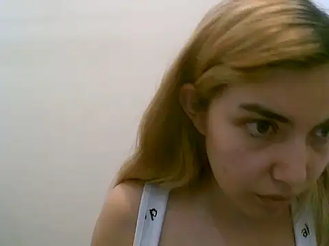 Snapshot of VittoriaTaylor chatting on September 20, 8:43 pm VittoriaTaylor online show from September 20, 8:43 pm