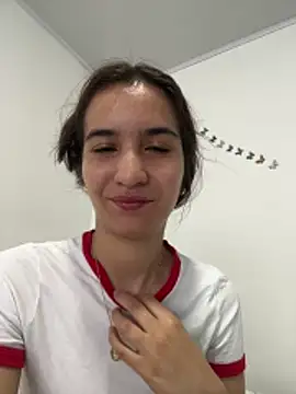 Bella still online show from February 22, 1:42 pm