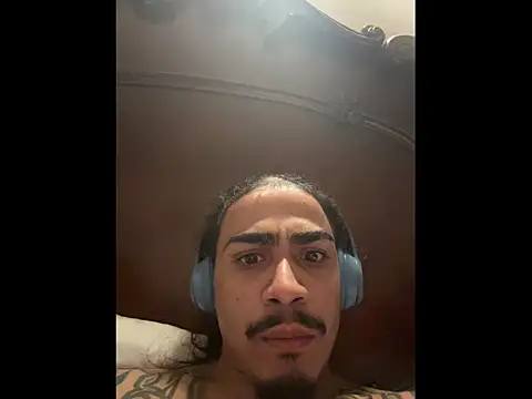 Snapshot of jamesx14877 chatting on November 10, 5:39 am jamesx14877 online show from November 10, 5:39 am