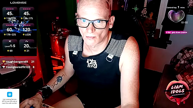 Snapshot of LiamIdols chatting on October 7, 7:16 am LiamIdols online show from October 7, 7:16 am