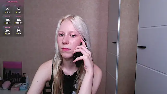 Snapshot of Mary_Kitty88 chatting on July 8, 8:19 am Mary Kitty88 online show from July 8, 8:19 am