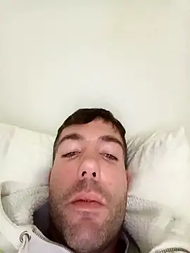 Snapshot of Yeray01 chatting on February 24, 8:18 pm Yeray01 online show from February 24, 8:18 pm