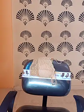 Snapshot of Divya-2007 chatting on February 18, 6:37 am Divya-2007 online show from February 18, 6:37 am