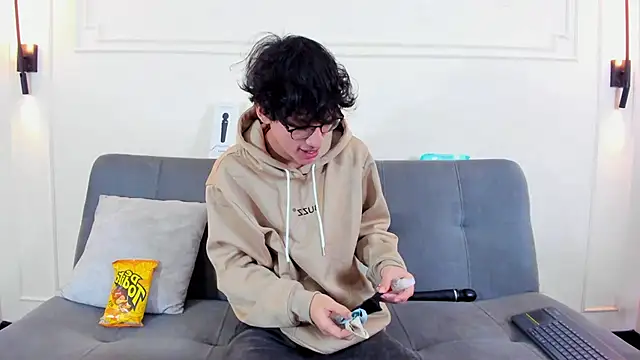 Snapshot of Cum_hunters chatting on February 1, 3:16 am Cum hunters online show from February 1, 3:16 am