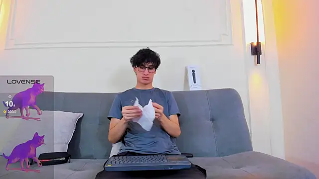 Snapshot of Cum_hunters chatting on February 10, 3:21 am Cum hunters online show from February 10, 3:21 am