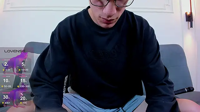 Snapshot of Cum_hunters chatting on February 11, 3:33 am Cum hunters online show from February 11, 3:33 am