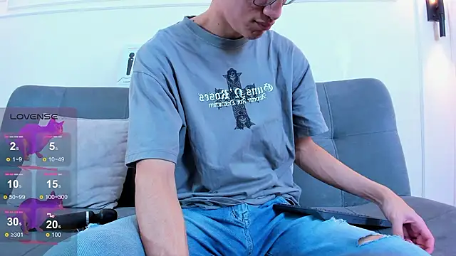 Snapshot of Cum_hunters chatting on February 13, 3:24 am Cum hunters online show from February 13, 3:24 am