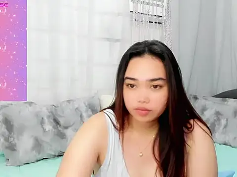 Snapshot of Love_Maybe chatting on May 5, 9:12 pm Love Maybe online show from May 5, 9:12 pm